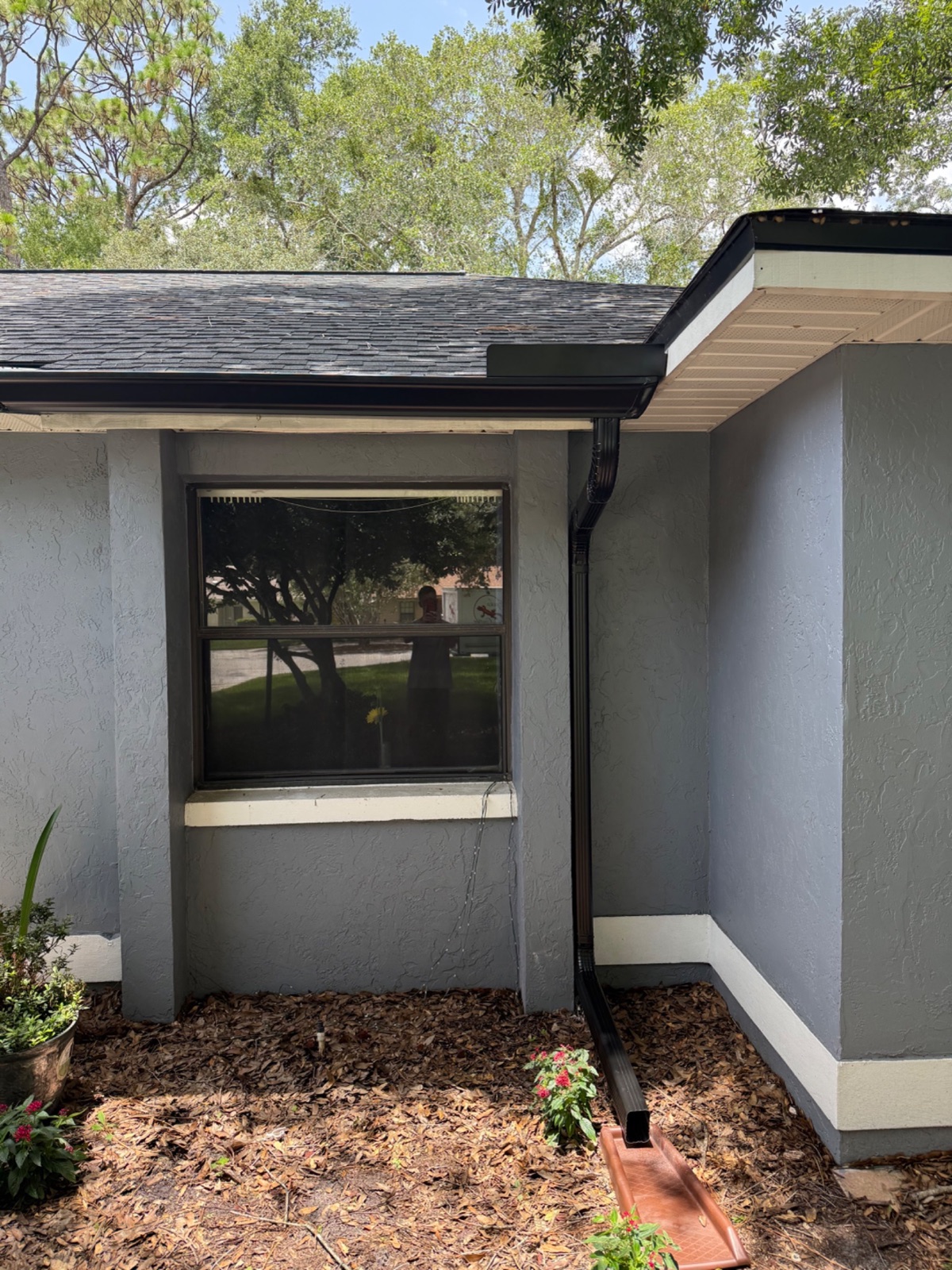Finished seamless gutter and downspout installation for an Altamonte Springs roof valley